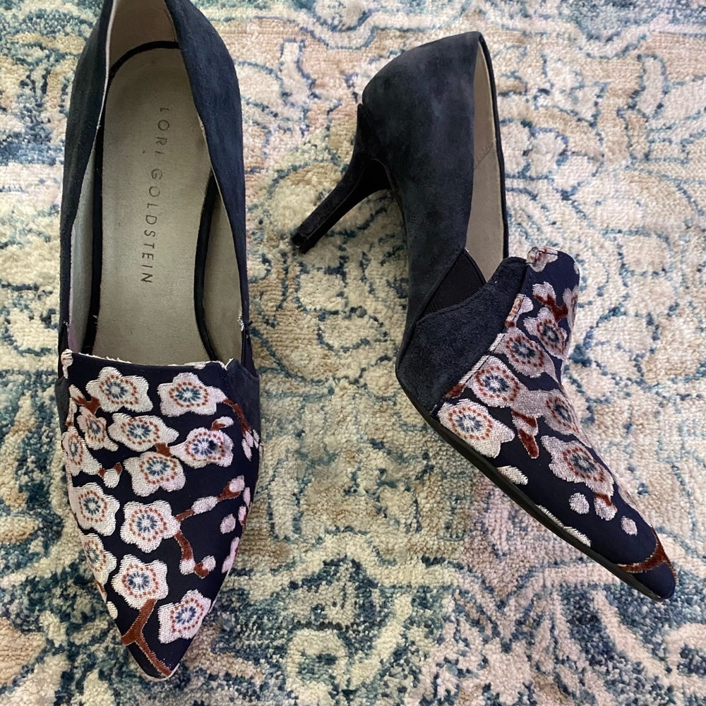 Lori Goldstein Navy & Floral Velvet Heels size 8